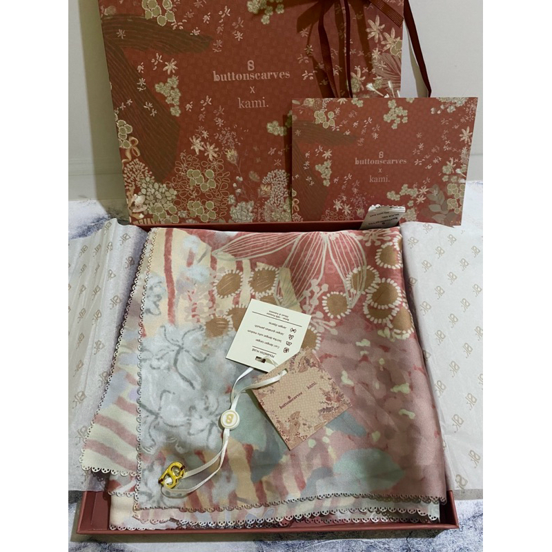 Jilbab Buttonscarves x Kami. - Original