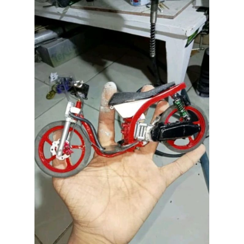 mainan diecast miniatur motor drag Honda beat karbu