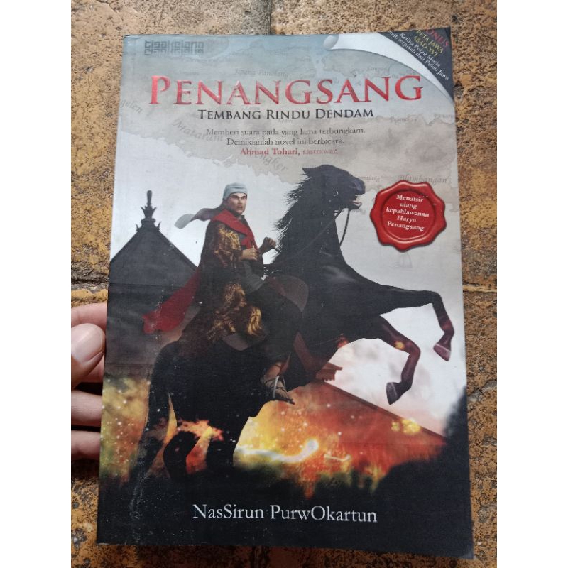 Penangsang tembang rindu dendam buku 1 Nassirun Purwokartun cetakan 1 tahun 2010 701 halaman kondisi