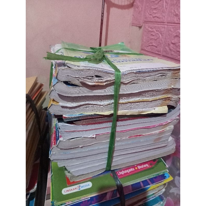 Buku paket bekas dan LKS bekas per kilo