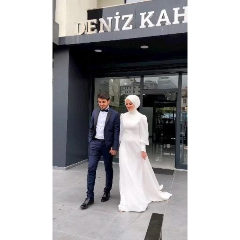 Izma Hijab Gallery - Gaun prewed putih silky polos Satin akad nikah