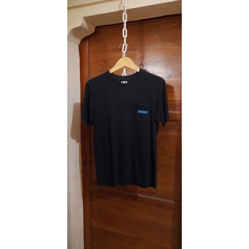 Kaos Pocket Uniqlo x Fortnite