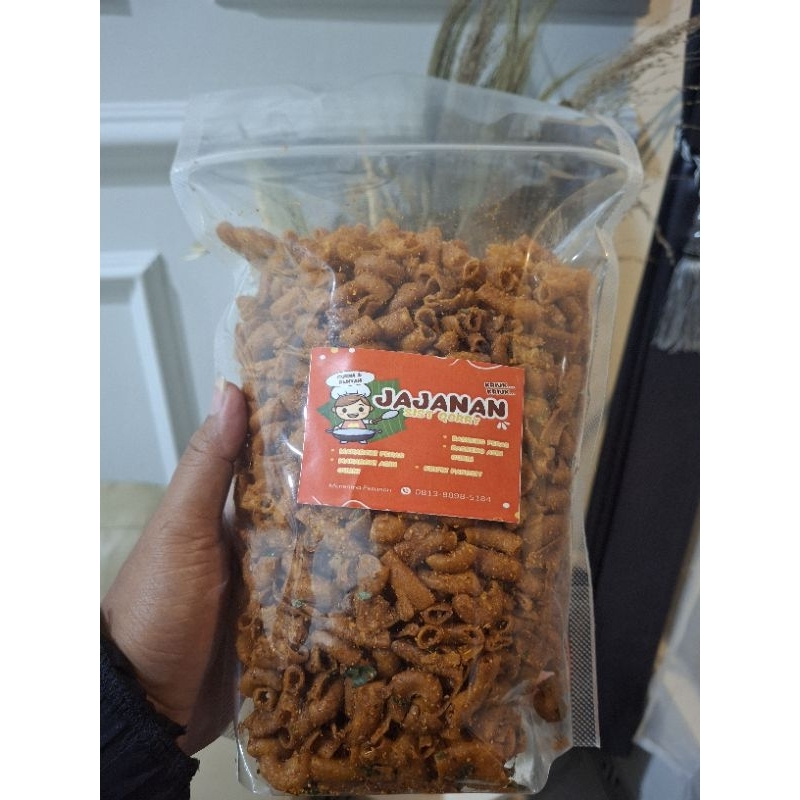 

JajanansistQorry Makaroni pedas asin gurih daun jeruk 500gr