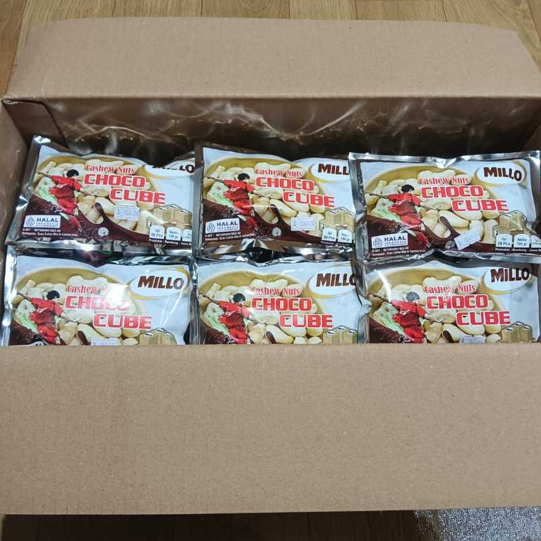 

Millo Cube Lokal Kacang Mede/CashewNuts 1 Dus/Karton (Per Dus Isi 40 Pack, Per Pack Isi 50 Cube)