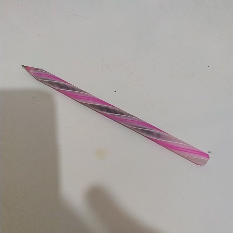 

Pulpen warna hitam dan biru