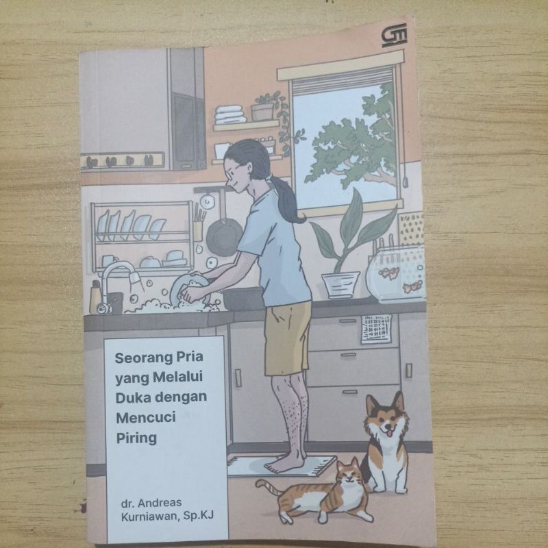 (PRELOVED) Seorang pria yang Melalui Duka dengan Mencuci Piring