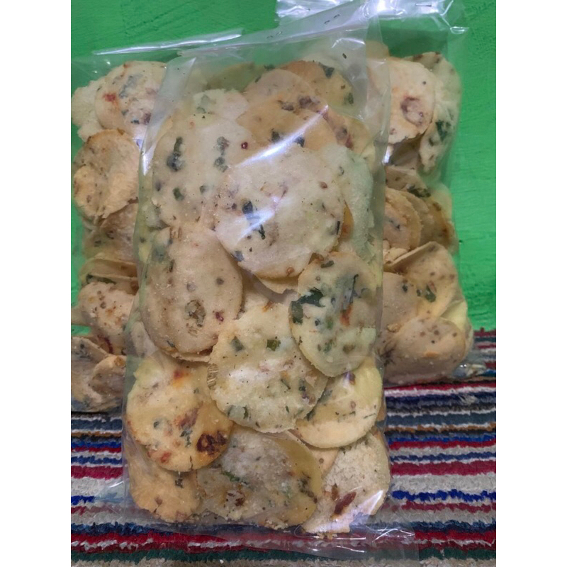 

Cemilan kering Cobro dan Keripik