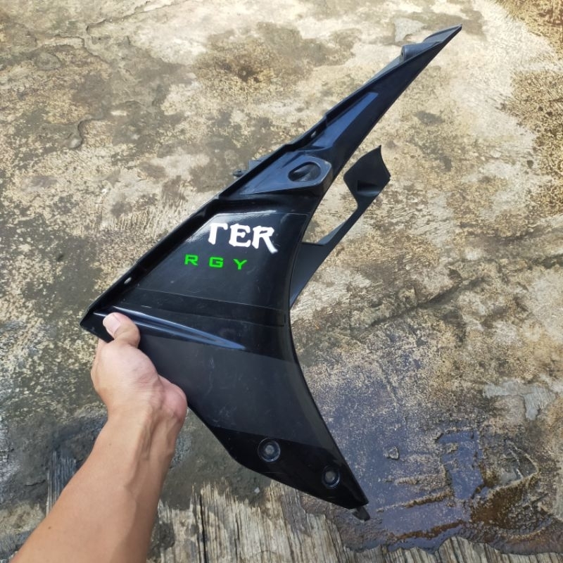 Bodi Body Cover Bawah Paru Cover Mesin Bawah Yamaha R15 V2 Lama Old Warna Hitam Original Bekas Copot