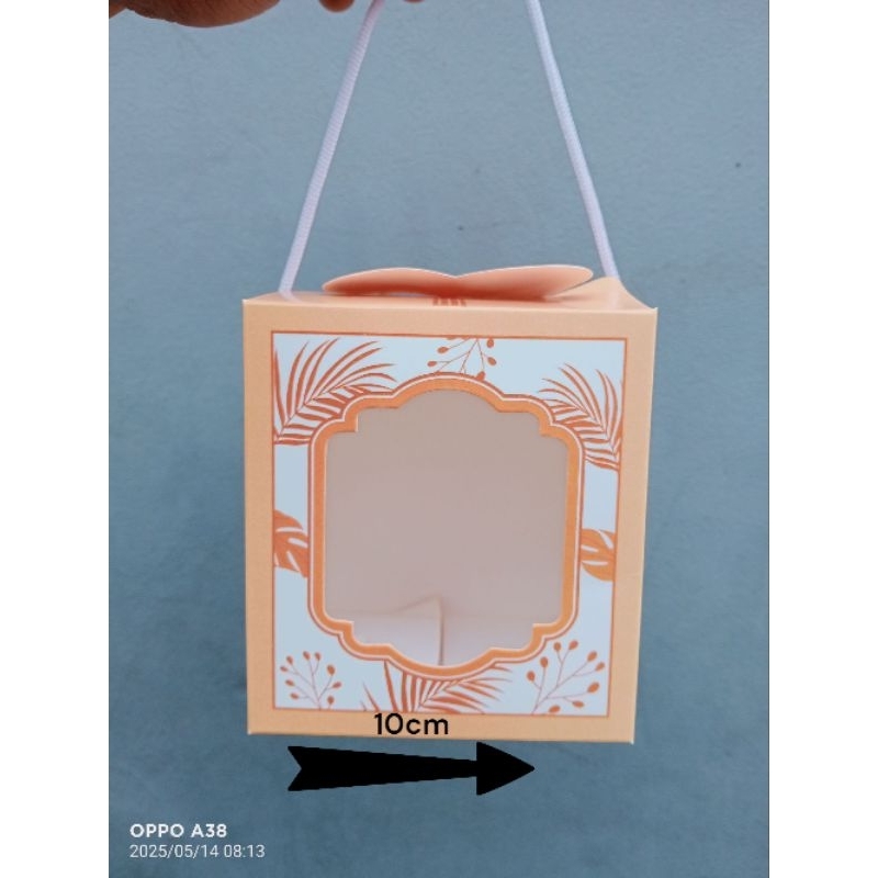 

Box Souvenir Ukuran 10x9x11cm Untuk Kemasan Gelas Kaca Isi 50 Lembar