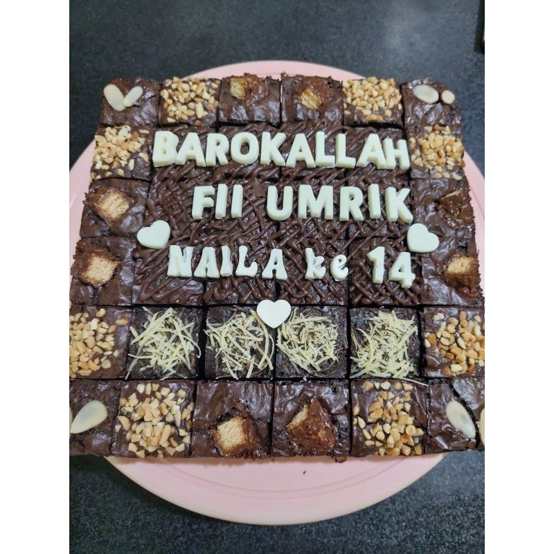 

Brownies Ulang Tahun Simple Basic Premium Cakey Brownies Dapoer Ratna 24x24 cm 36 slice