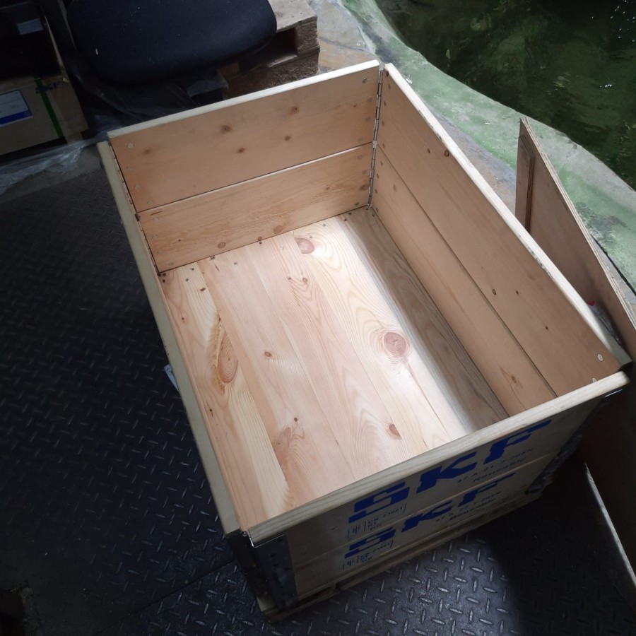 Peti Kayu pallet bekas kualitas Jati Belanda / Pinus Eropa