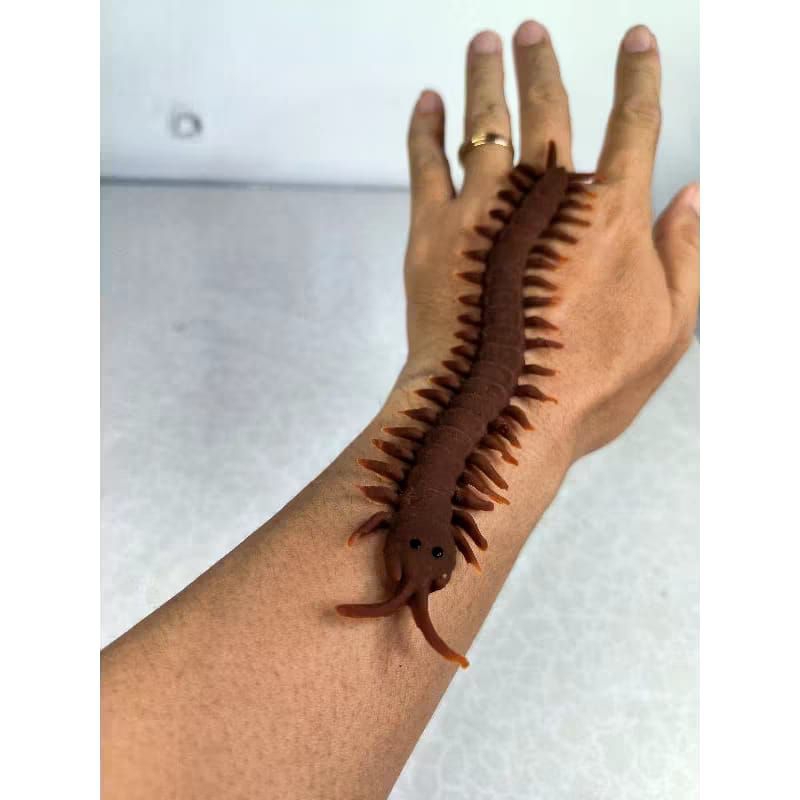 mainan kelabang karet besar