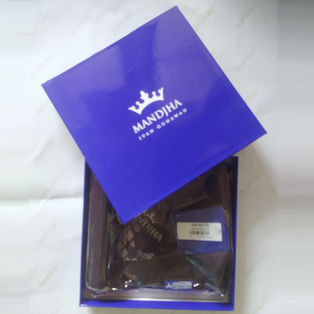 

HARD BOX TEBAL DOS GIFT KOTAK KADO EXCLUSIVE MANDJHA HIJAB IVAN GUNAWAN UKURAN 18X18X2.5 CM ORIGINAL