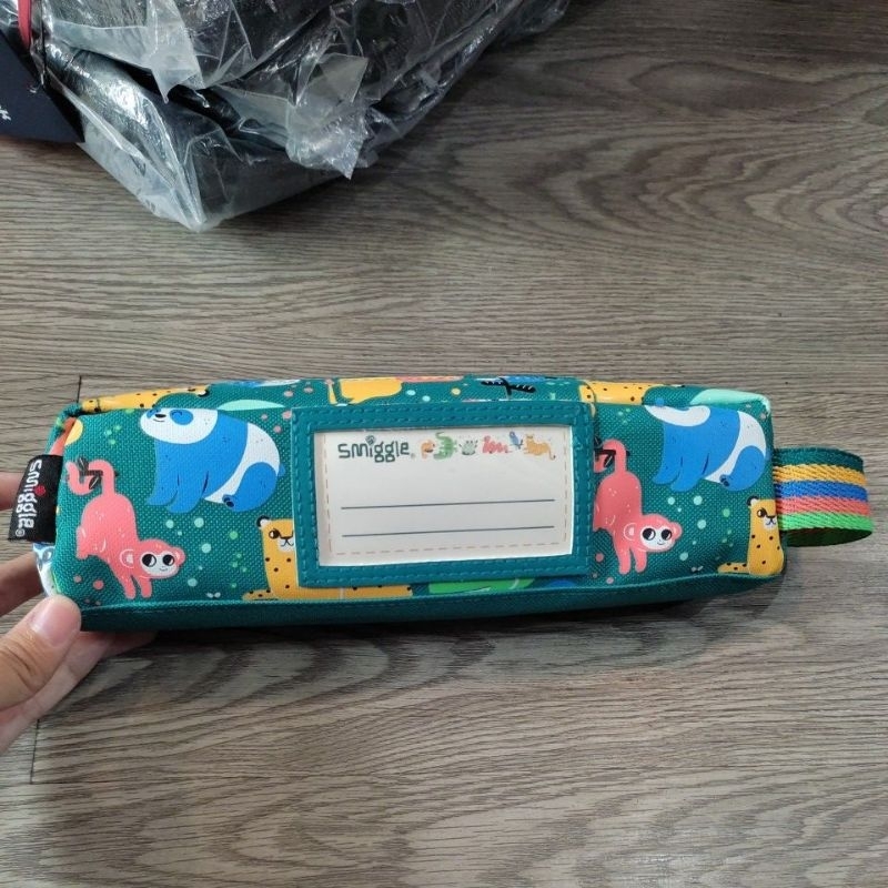 

Tempat pensil smiggle