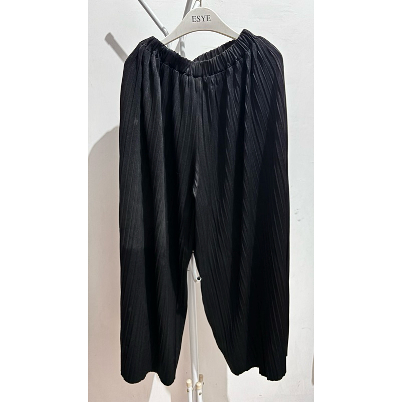 celana kulot motif plisket