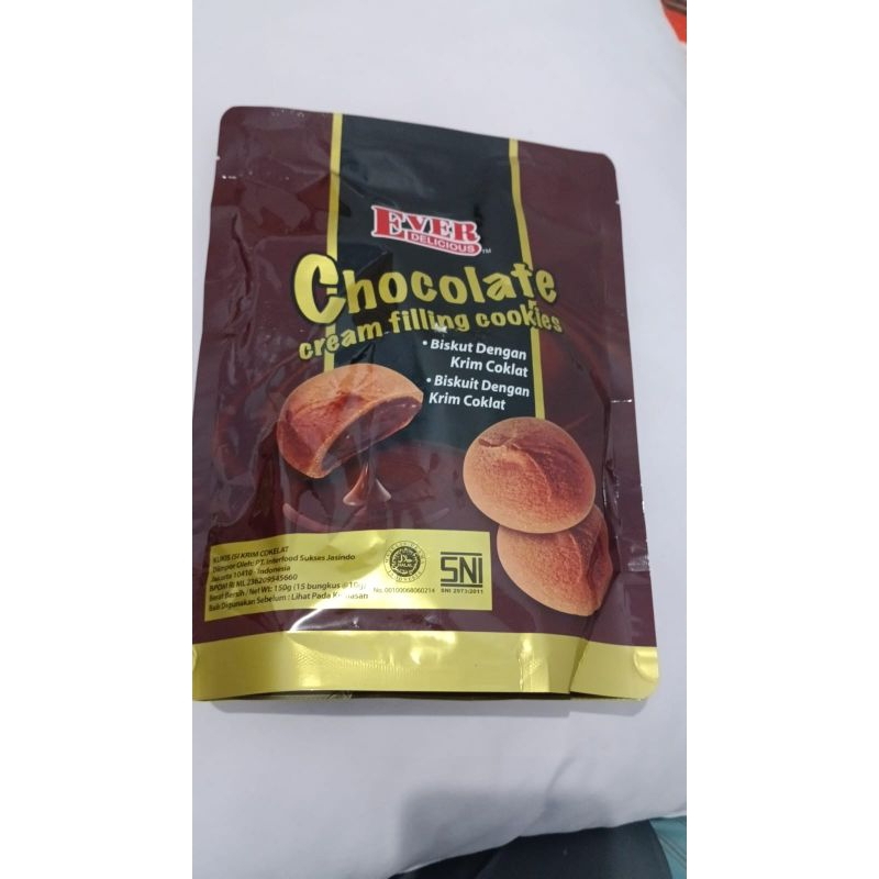 

EVER DELICIOUS CHOCOLATE CREAM FILLING COOKIES 150G
