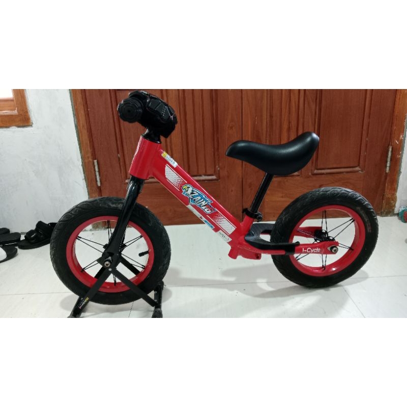 pushbike icycle rocket merah