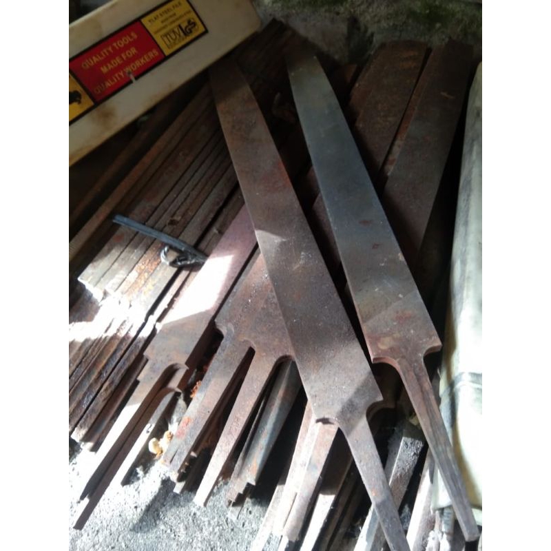 kikir bekas pande besi bahan pisau