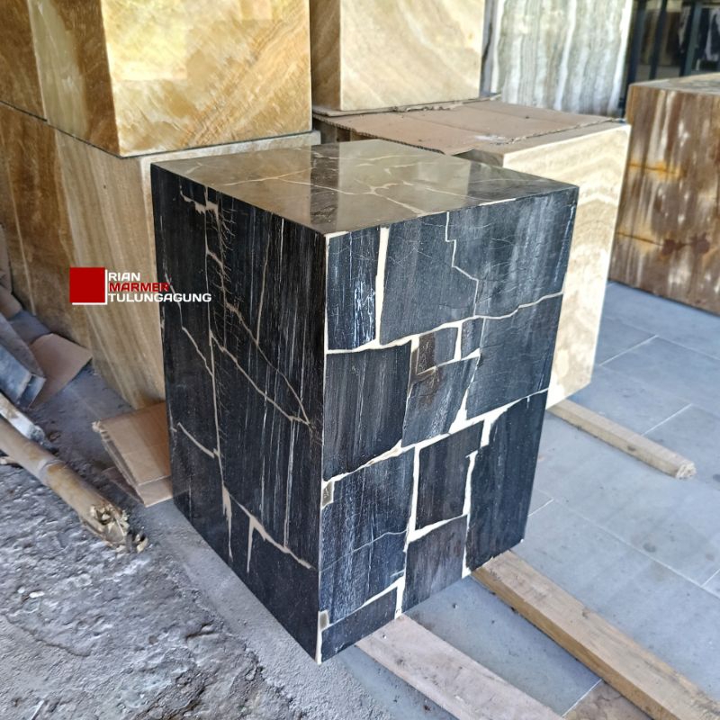 Kursi Duduk Minimalis fosil kayu hitam leminasi finishing Glossy