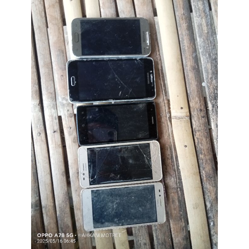 Dijual borongan Hp Jadul merek samsung huawei oppo. minus ada yg mati ada yg hidup Harga untuk semua