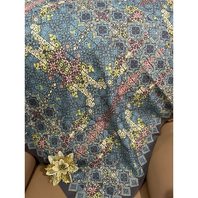 DOA scarf - preloved