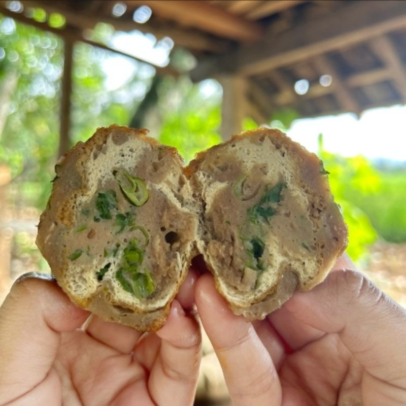 

Tahu Bakso Topping Daun Bawang