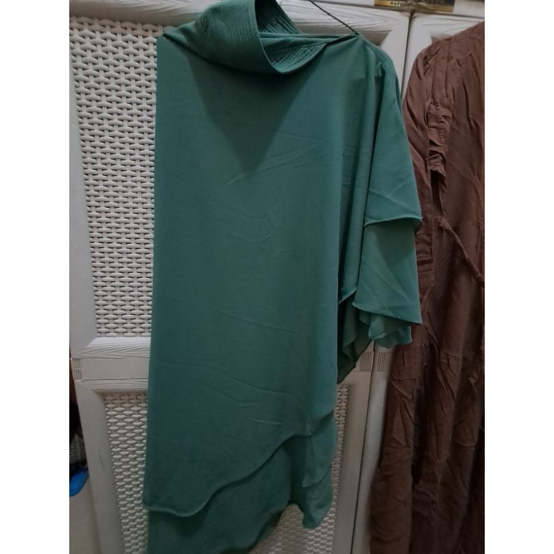 Jilbab ceruty ped antem dua layer warna hijau sage tua (Preloved)