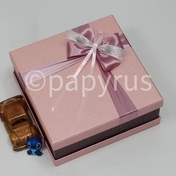 

PAPYRUS Sandwich 25x25 Tinggi 10cm Kotak Kado Gift Box Hadiah V3