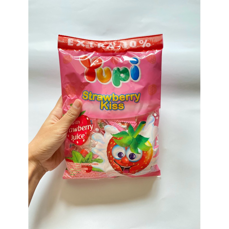 

Yupi Strawberry Kiss 111g isi 1 Pack