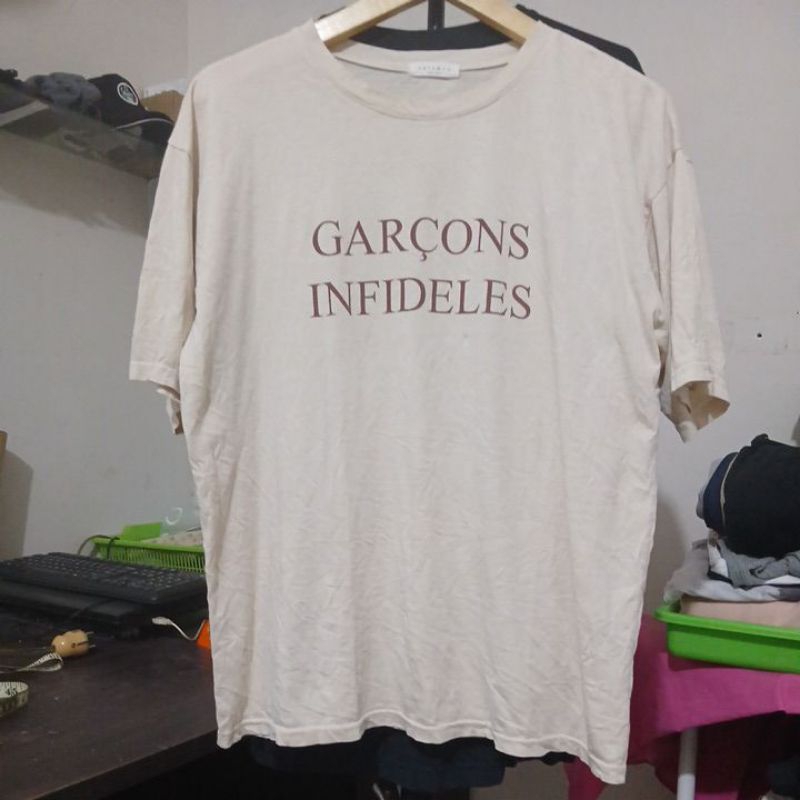Kaos katun ABLE & CO second Original warna cream muda kerah kencang size L LD 110cm Pjg 68cm butuh m