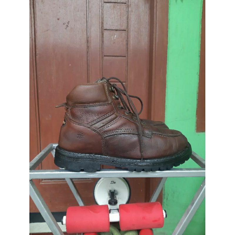 Sepatu wolverine bots size 42 insol 27