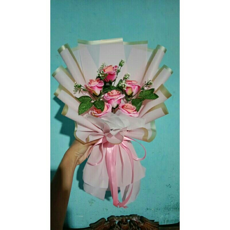 Bucket bunga & foto polaroid