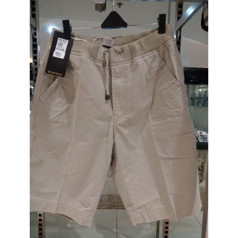 CELANA PENDEK GIANI GRACIO