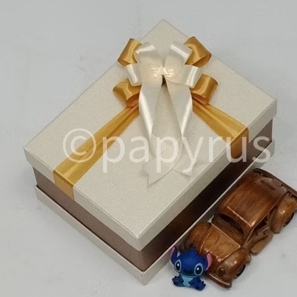 

PAPYRUS Sandwich 15x20 Tinggi 10cm Kotak Kado Gift Box Hadiah V3