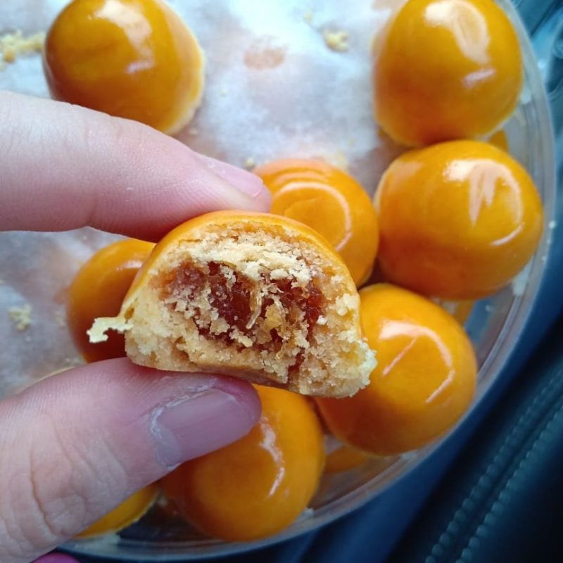 

PREMIUM !! Nastar Wisman Lembut 250gram Nastar Basah Selai Nanas 250gram Lembut, Lembek, Lumer Nastar 250gram / Kue Kering Nastar Nanas / Nastar Classic Ori / Kue Kering Nastar Keju / Nastar Klepon Premium