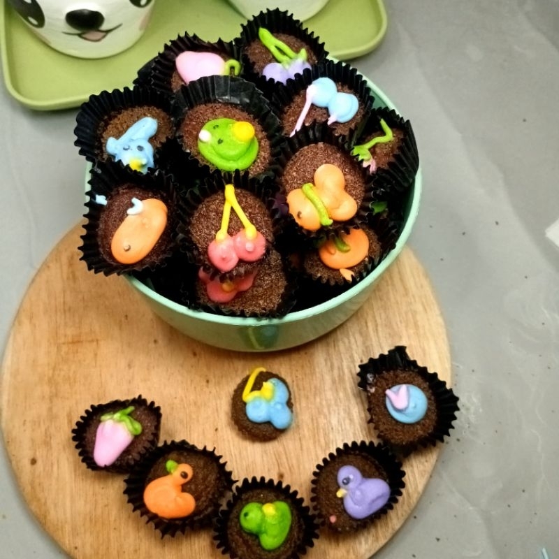 

Brownies Karakter 250g – Brownies Lembut & Lezat dengan Hiasan Lucu!