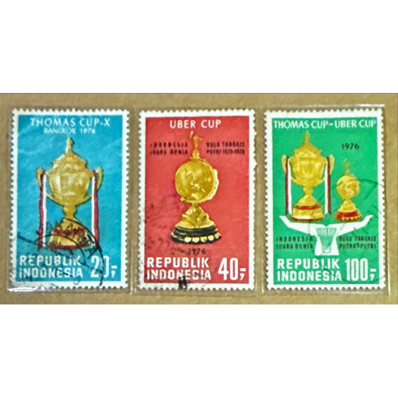 

(BA) PRANGKO INDONESIA 1976 INDONESIA JUARA DUNIA BULUTANGKIS PUTRA - PUTRI. 3V SERIES USED .