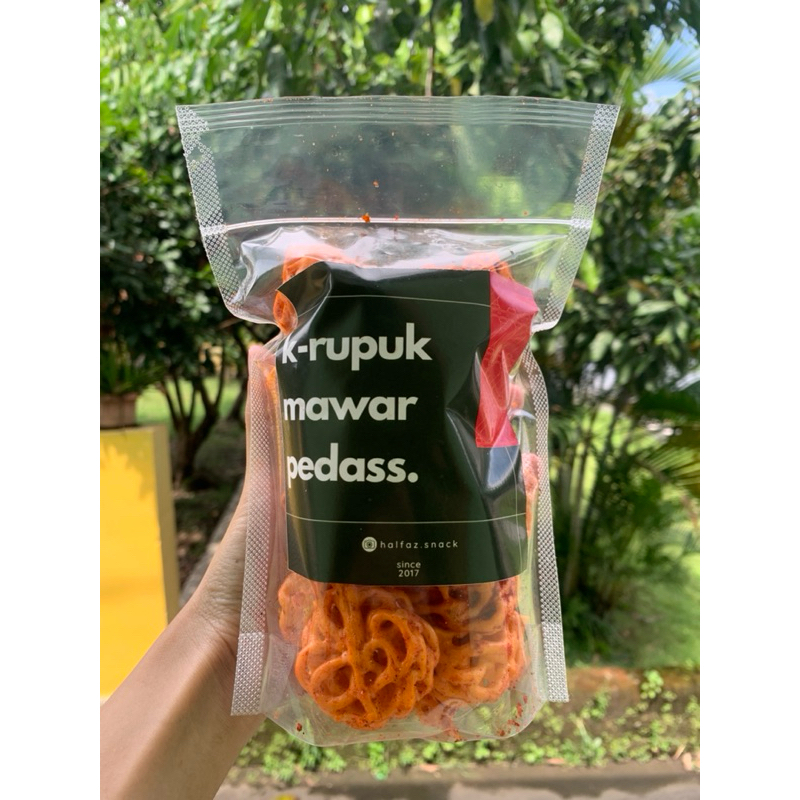 

KERUPUK MAWAR | KERUPUK RAFAEL PEDAS DAUN JERUK [100 GR] | Renyah, Gurih, Pedas