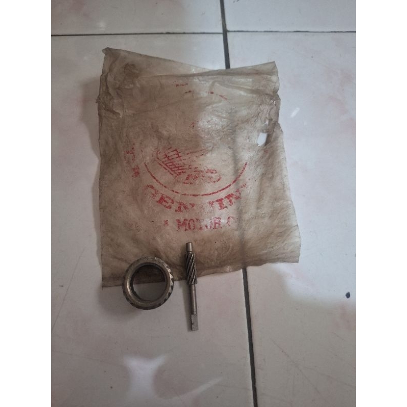 gigi spidometer speedometer honda gl100 gl125 gl 100 gl 125 nos  japan