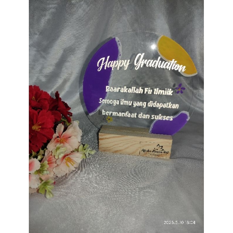 Kado Hadiah Wisuda Akrilik Painting Happy Graduation