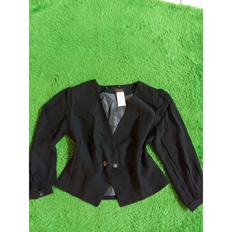 PL blazer warna hitam pekat