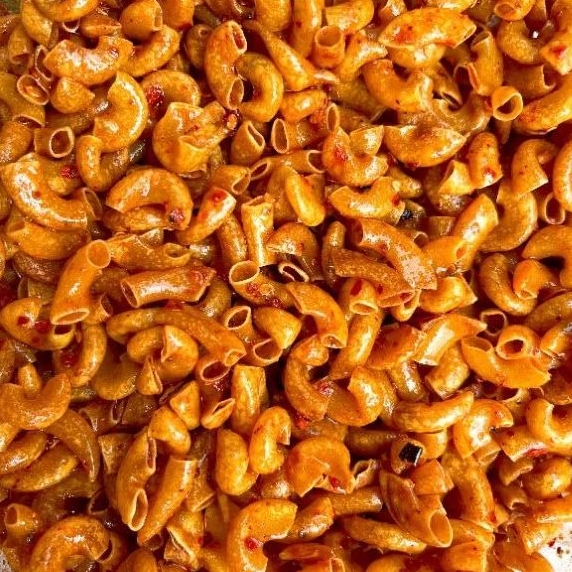 

Makaroni kriuk pedas gurih/seblak kering makaroni 500gr/makaroni renyah pedas