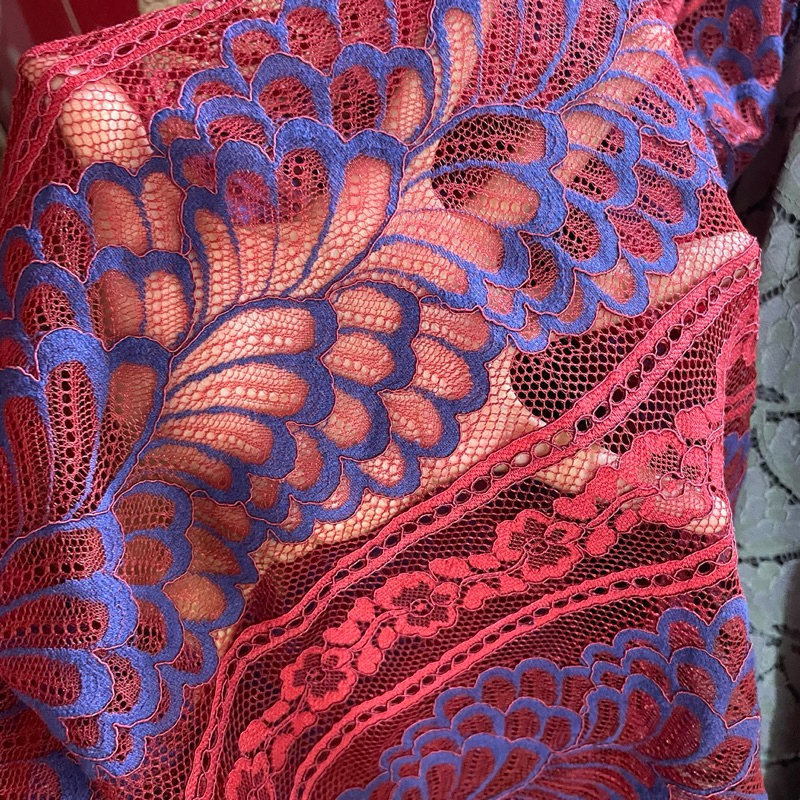 kain semi prada - kain brokat semi prada - kain brokat motif etnik premium - kain brokat warna merah