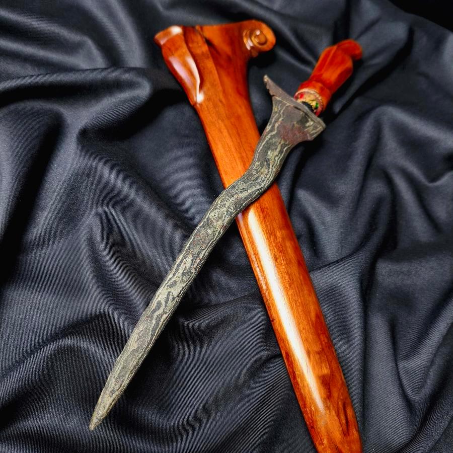 Keris Patrem Jangkung Luk 3 Pamor Kulit Semangka Tangguh Kamardikan Pusaka