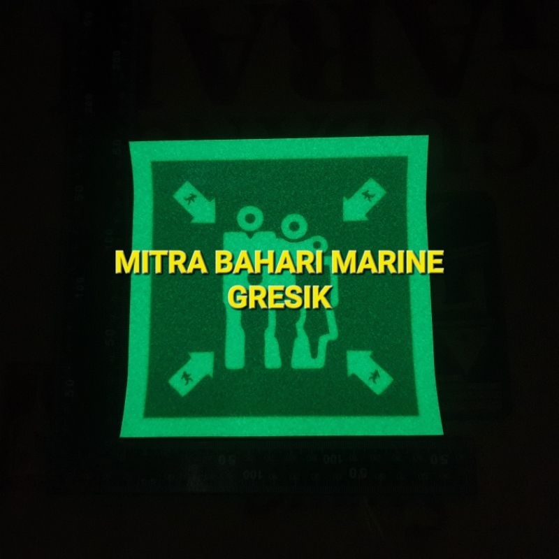 

Stiker IMO Symbol IMPA 334069 Assembly Station / Muster Station Ukuran 15x15cm Glow In The Dark