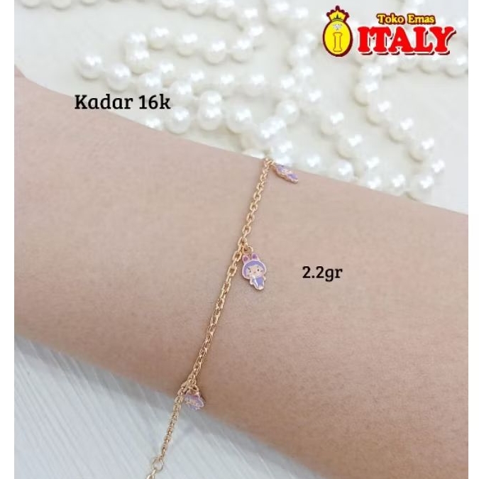 gelang emas tua karakter