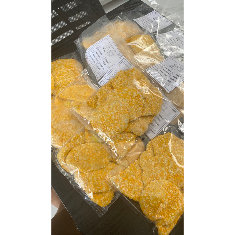 

Cireng kriyuk isi Jumbo 1 pack isi 8 pcs