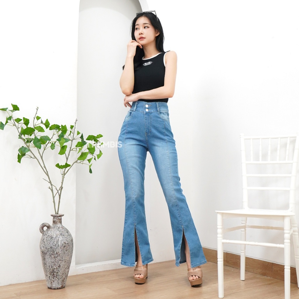 TREMBIS Celana Jeans Highwaist Cutbray Wanita Kancing 2 Belah Depan