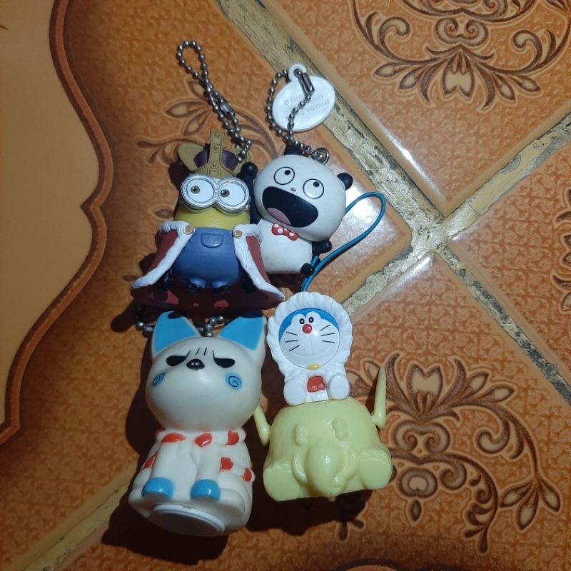 Keychain minion king bob tarts , machiboke ojaru maru , panda tarts & doraemon fujiko pro