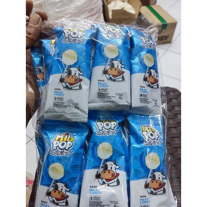 

3PACK GRATIS 1 milpop permen lolipop susu – Rasa candy milk, Milky Chocolate, Korean Banana & Milky Strawberry (per pack Isi 30 pcs)